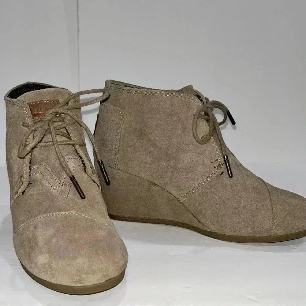 Toms Kayla Lace up Suede Wedge Bootie size 7W shoes - Picture 3 of 11